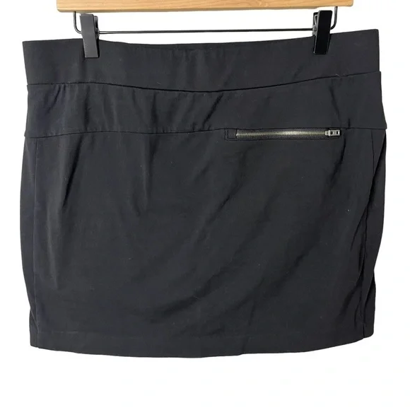 Athleta Modern Metro Skort Black Size Medium Adventure Travel Style 210258 - Picture 4 of 7